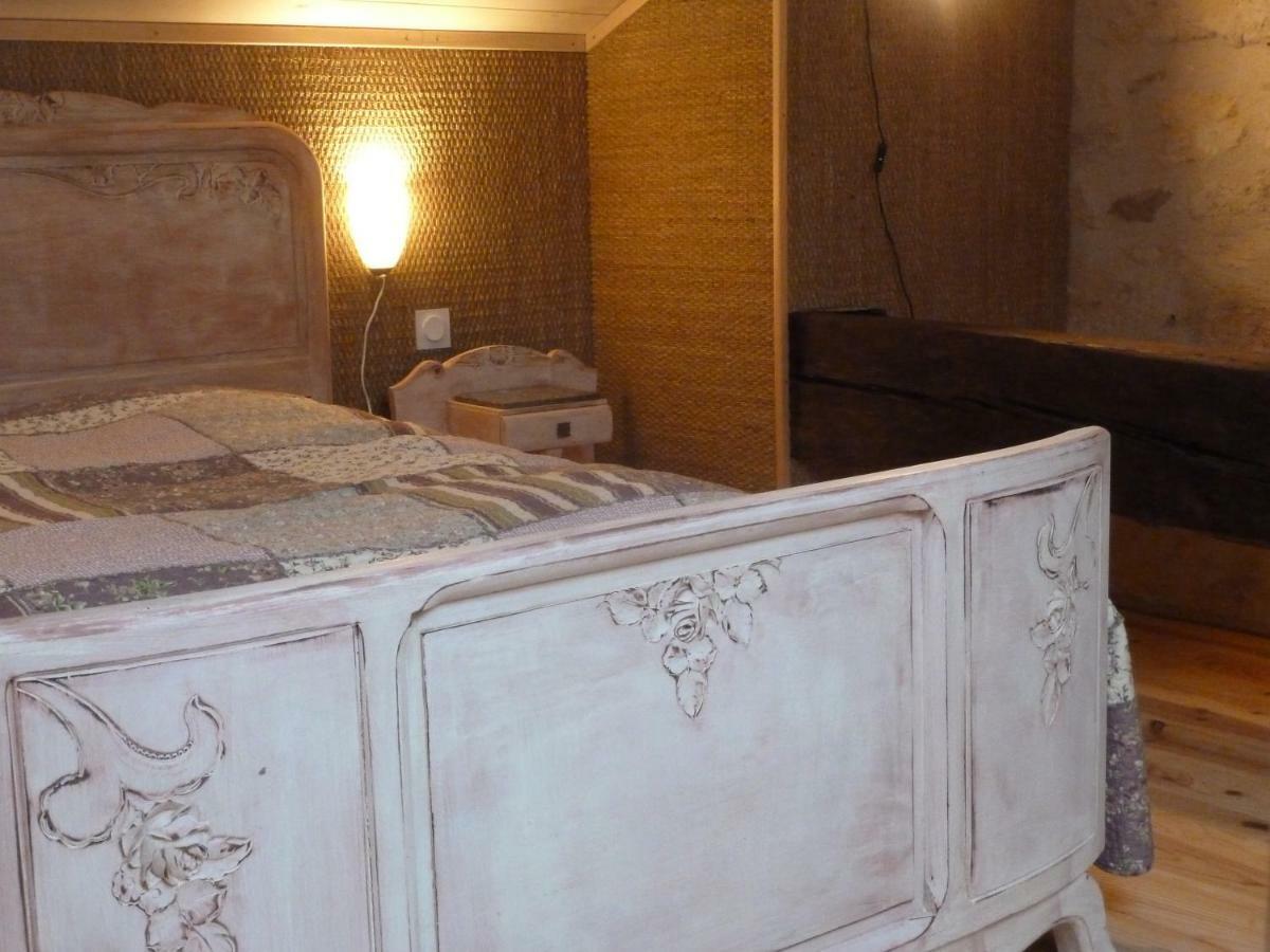 לינה וארוחת בוקר Vérac La Grange D'Oustaud מראה חיצוני תמונה